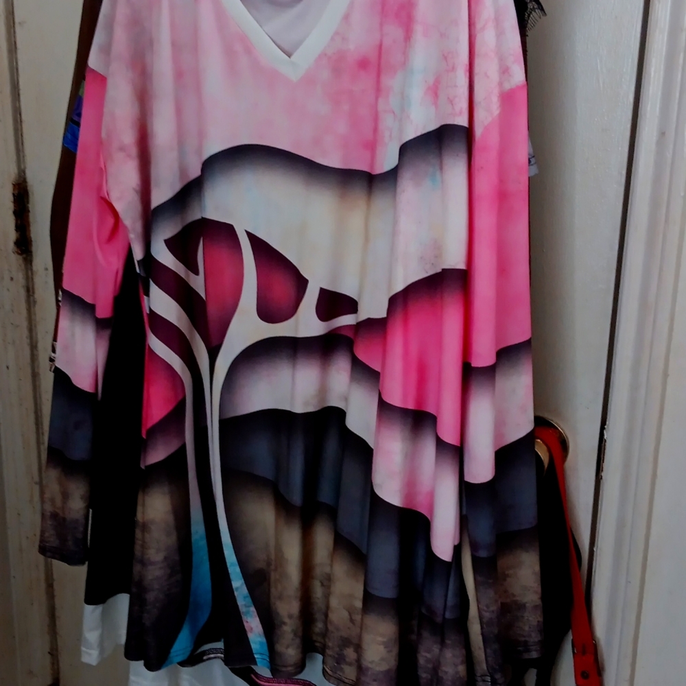 Lily multi-colored top,sz 2X  polyester & spandex